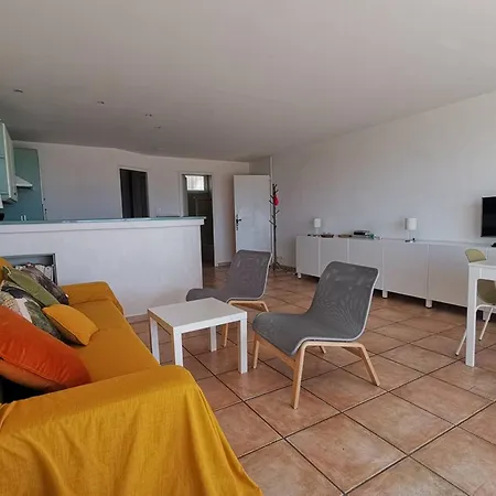 Vue Sur Pour Ce T2 Avec Terrasse, Parking, Le Lavandou, 4 Personnes - Fr-1-803-25 Lejlighed *
