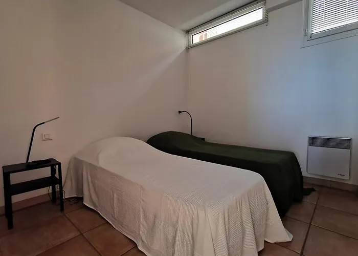 Apartman Vue Sur Pour Ce T2 Avec Terrasse, Parking, Le Lavandou, 4 Personnes - Fr-1-803-25 *