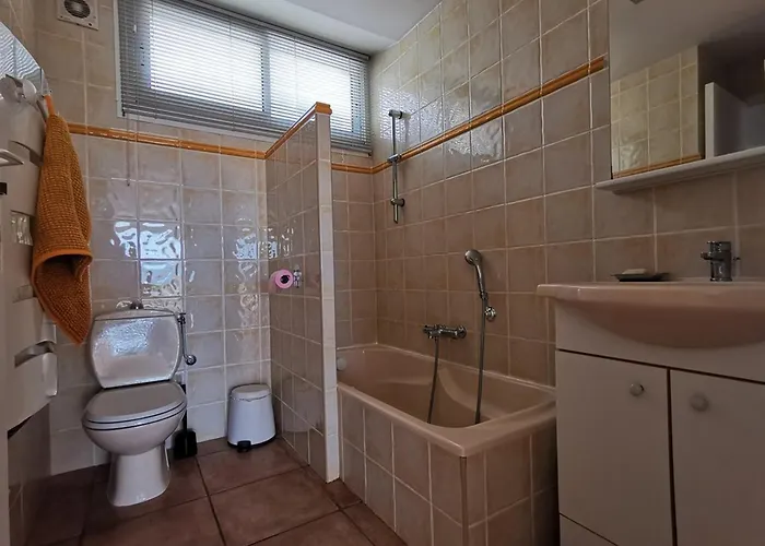 Apartman Vue Sur Pour Ce T2 Avec Terrasse, Parking, Le Lavandou, 4 Personnes - Fr-1-803-25 Le Lavandou